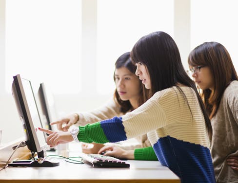 University students use computer.